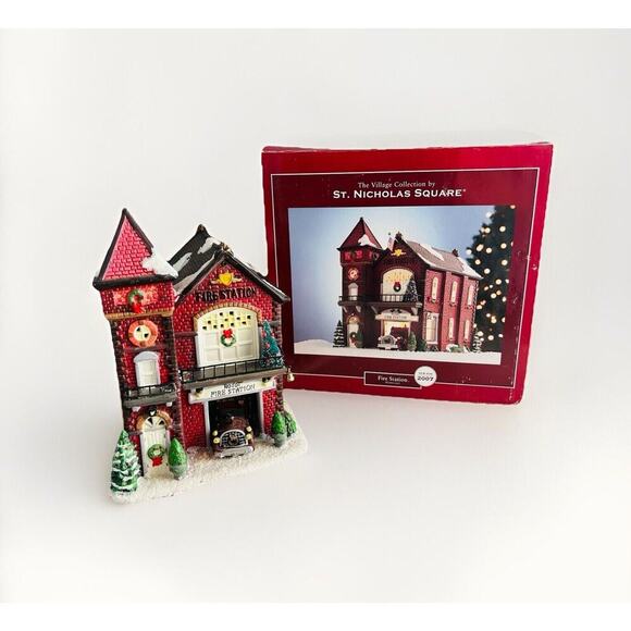 St Nicholas Square Fire Station 2007 Village Collection Illuminated Original Box - Picture 1 of 16